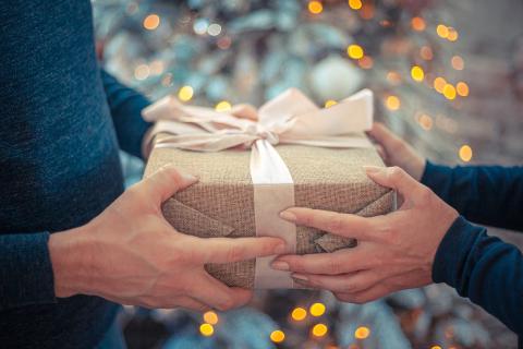 Beispiel-Bild von einem verpackten Geschenk